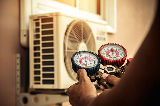 Professional Ductwork Repair technician working in Inwood, FL